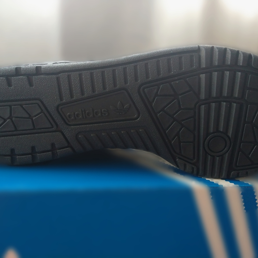Adidas - Picture 3 of 3